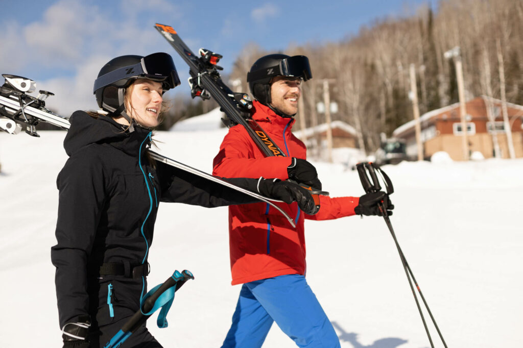 Vêtement de ski alpin et planche