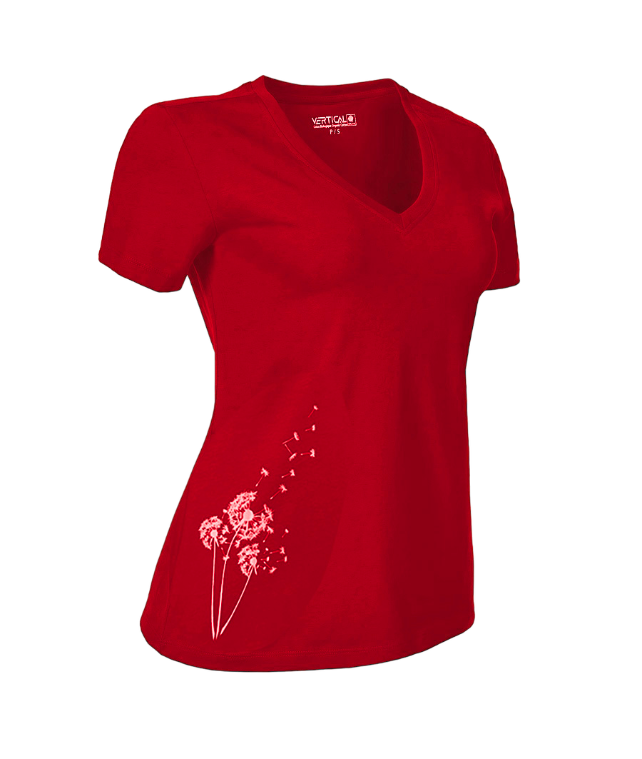 T-shirt rouge col V en coton biologique avec un imprimé de pissenlit au bas coté droit.
