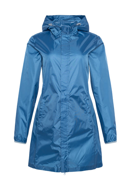 Un imperméable long bleu pour femme